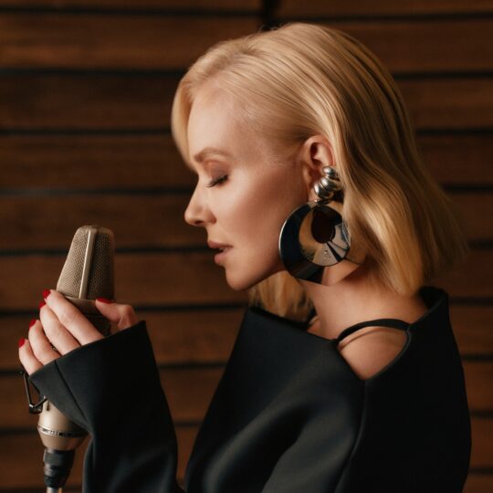 Jelena Rozga opet vlada - “Bižuterija” dobila spot nakon 16 godina